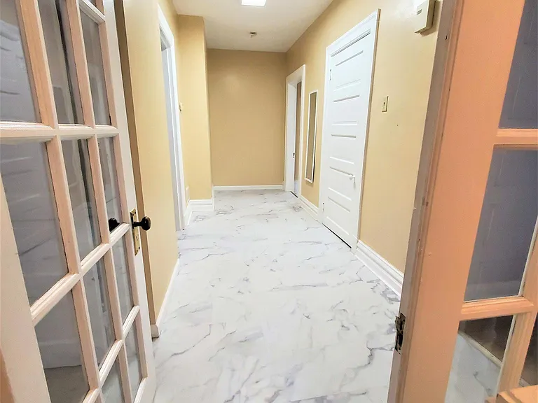 138 Stratford Ave #3 — Photo 2