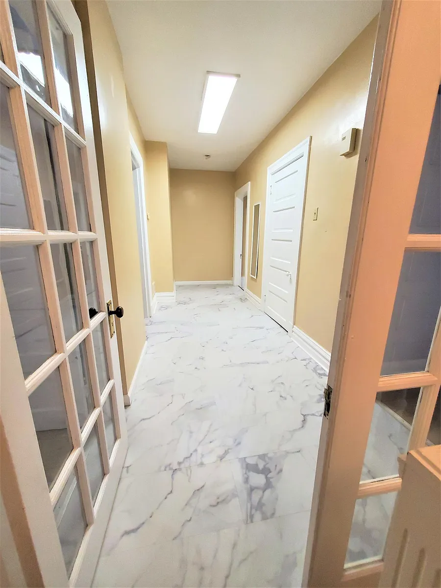 Building Photo - 138 Stratford Ave #3