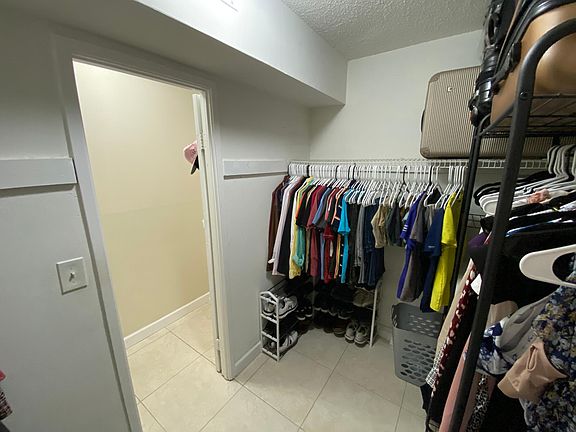 2nd image of 1750 NE 191st St APT 107