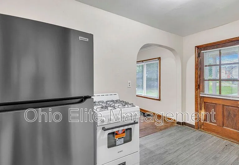 49 S Burgess Ave — Photo 14