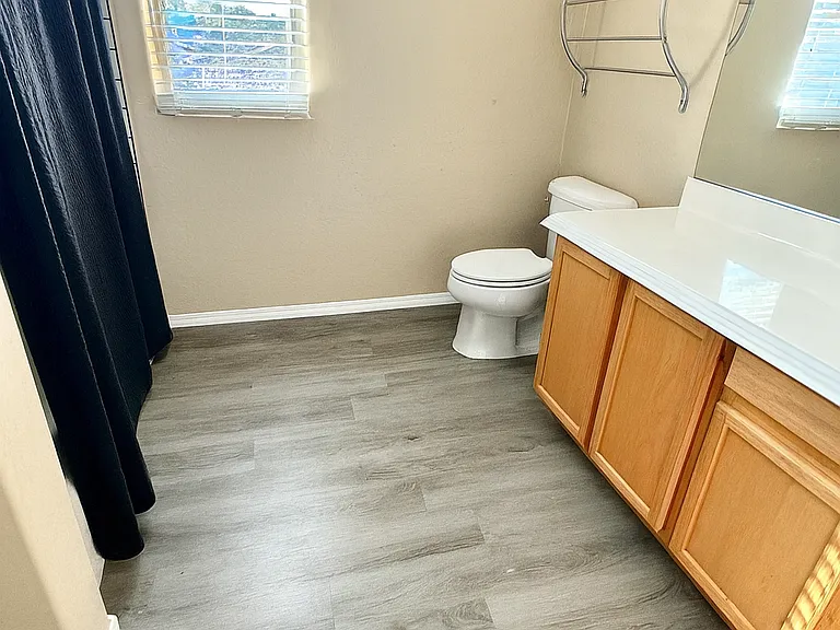 3320 E Elgin St — Photo 16