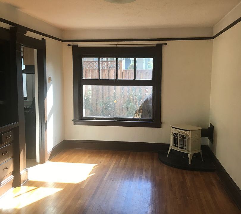 1st image of 3268 SE Hawthorne Blvd APT 106