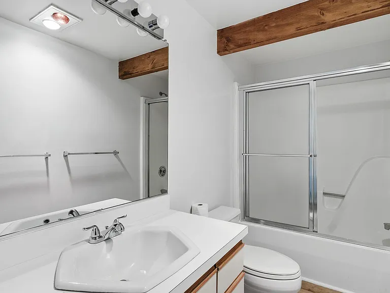 882 Coachway — Photo 31