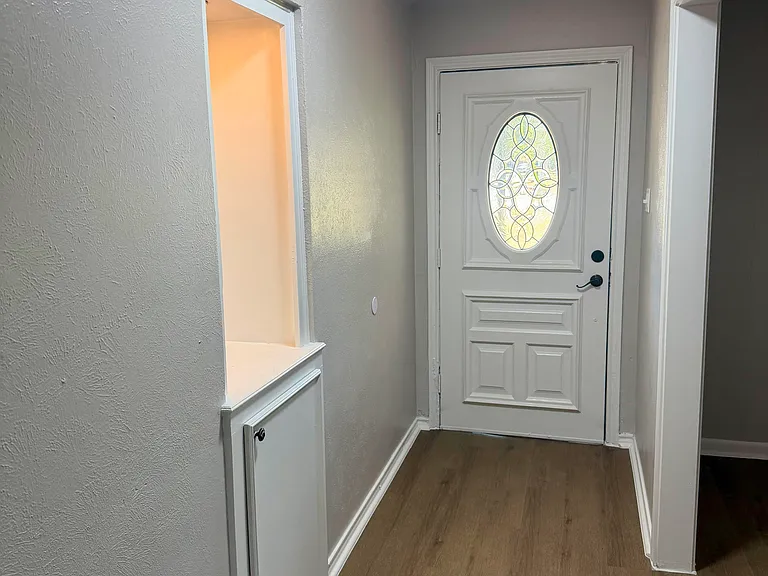 830 Windsor Pl — Photo 2