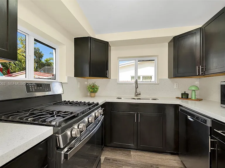 3524 SW 14th St — Photo 18