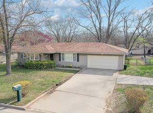 501 S 20th St, Leavenworth, KS 66048