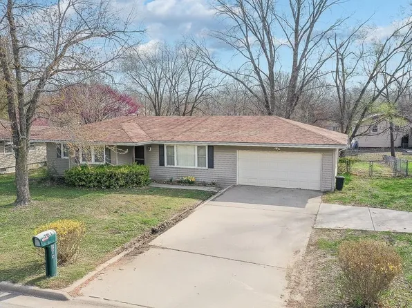 501 S 20th St, Leavenworth, KS 66048