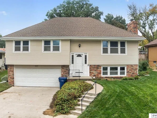 6324 S 74th St, Ralston, NE 68127