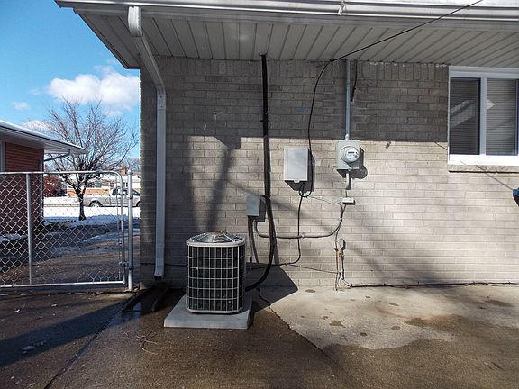 5th image of 36011 Avondale St
