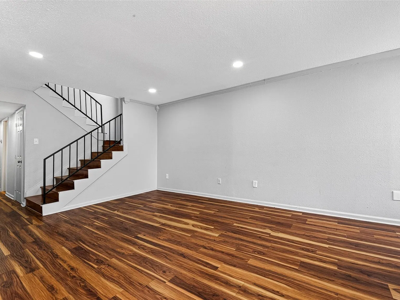 3 bed, 2.5 bath, 1734 sqft, $1,900 — Photo 4