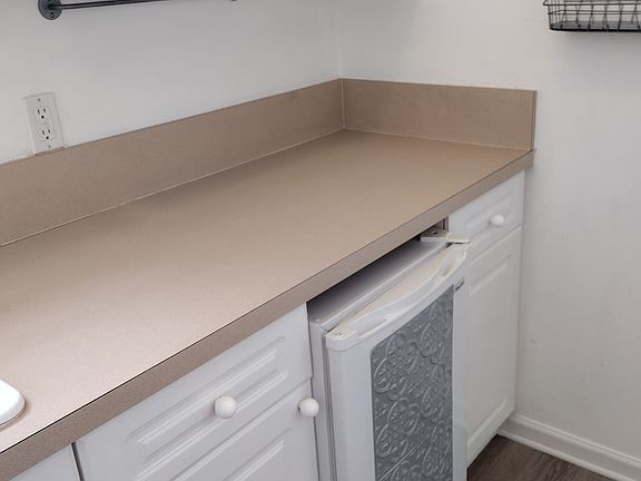 4th image of 1582 Park Ln