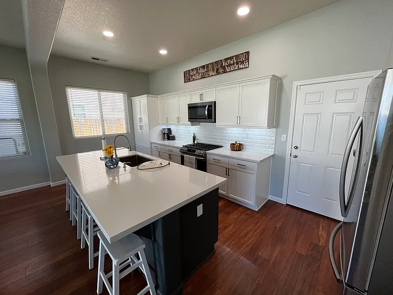 645 W Fremont Ave — Photo 4