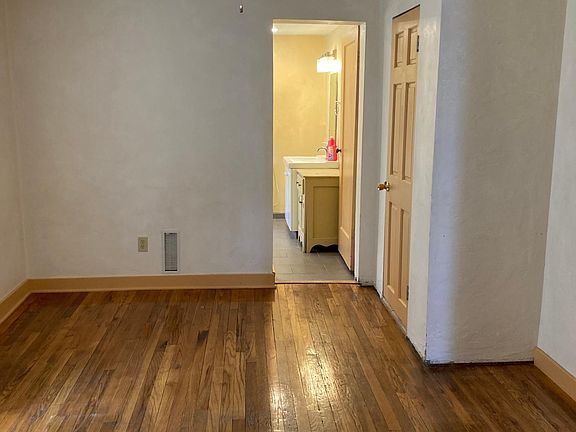 4th image of 719 Bellamah Ave NW