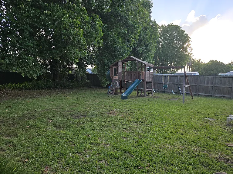 14843 SW 152nd Ter — Photo 3