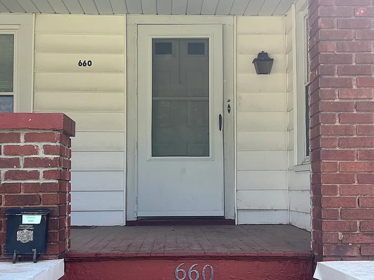 660 S Haworth Ave — Photo 4