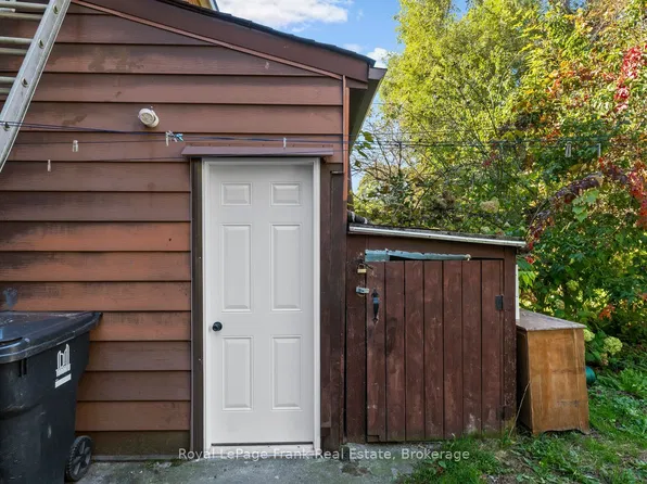68 Follis Ave, Toronto, ON M6G 1S6