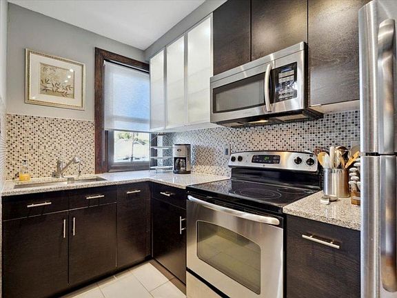 3rd image of 415 W Union St APT 2