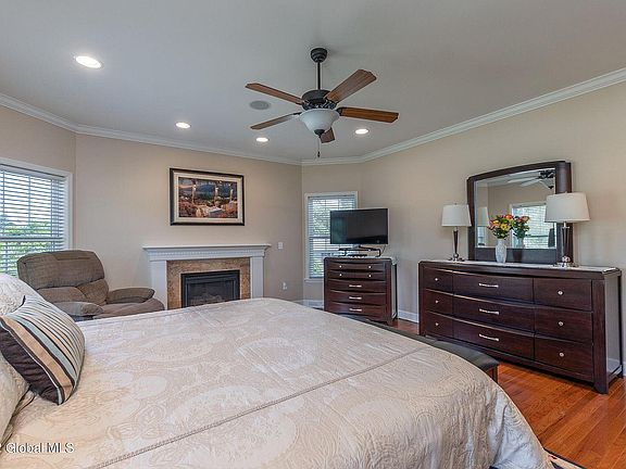 3rd image of 3 Tisdale Ln