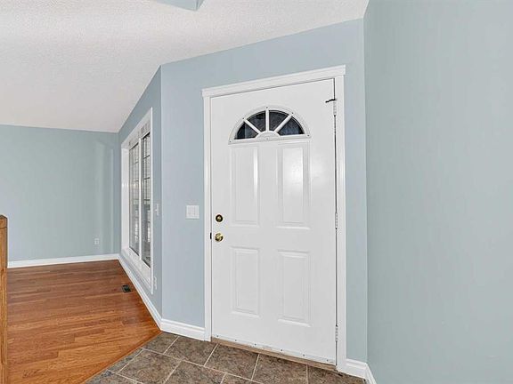 5th image of 410 W Shawbrooke Cir SW