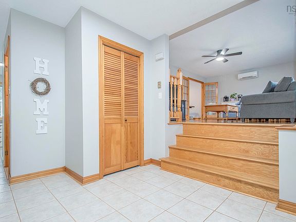 5th image of 882 Shawn Dr