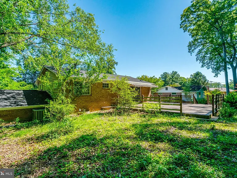 8527 Parliament Dr — Photo 41