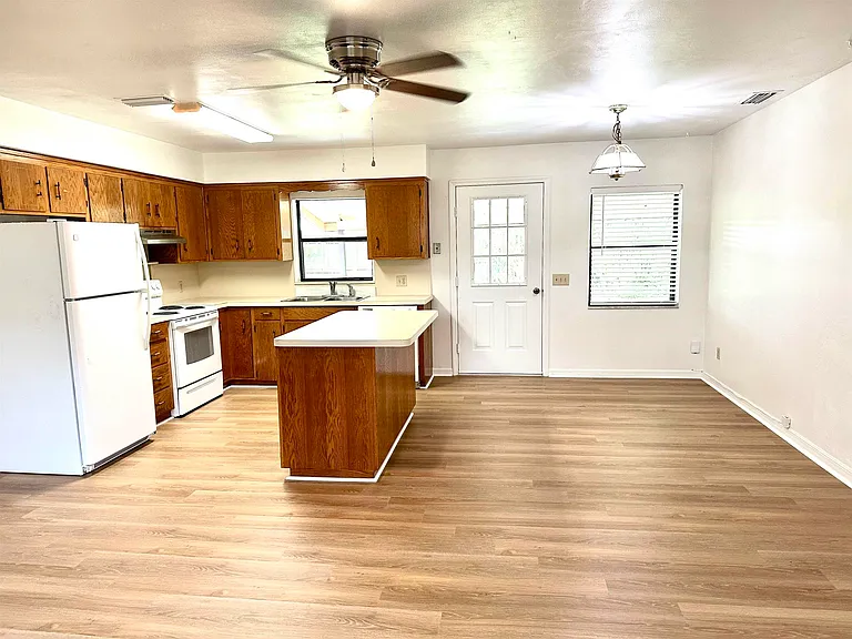 120 Vassar Rd — Photo 5