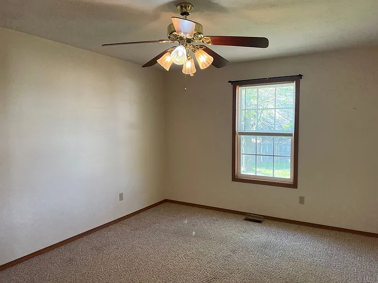 1226 Bluegrass Rd — Photo 7