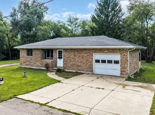 N2443 Giles DRIVE, Burlington, WI 53105
