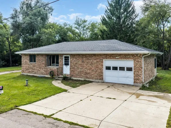 N2443 Giles DRIVE, Burlington, WI 53105