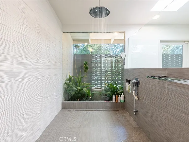 15626 Royal Ridge Rd — Photo 23
