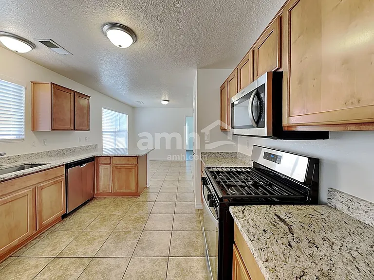 1740 Sierra Norte Loop NE — Photo 3