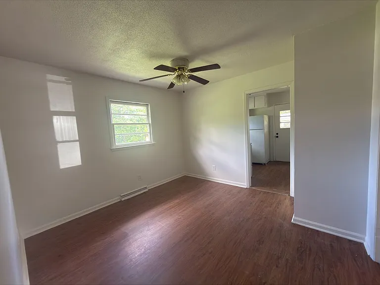 1309 Ardmore Dr — Photo 4