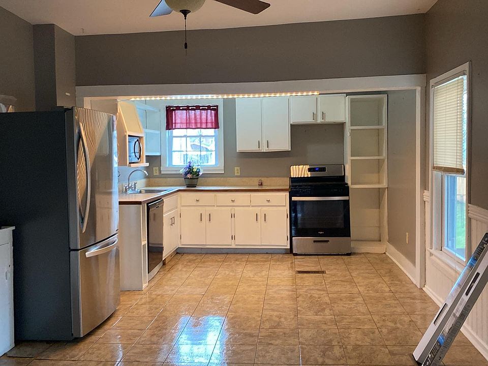 1st image of 10 Charlotte St #2