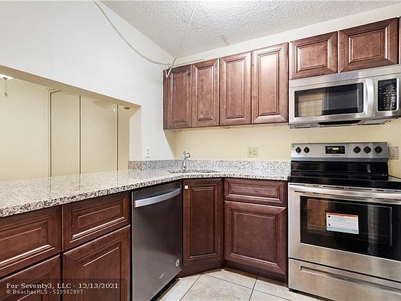 2nd image of 208 Foxtail Dr APT B2