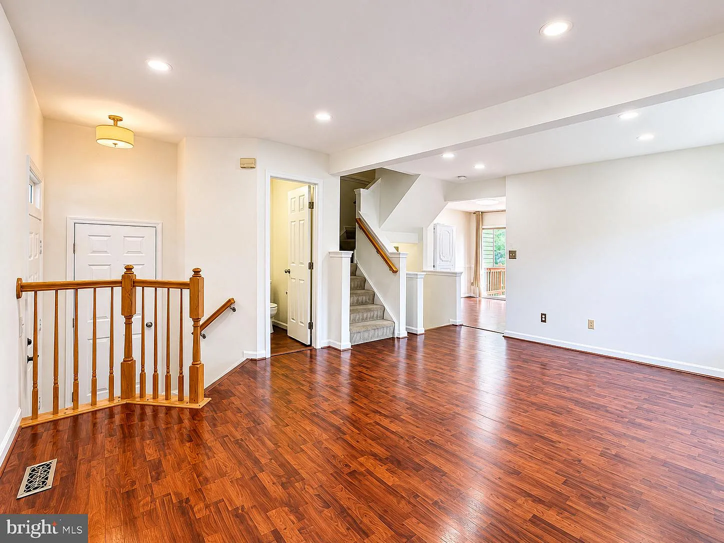4 bed, 3.5 bath, 1824 sqft, $2,990 — Photo 2