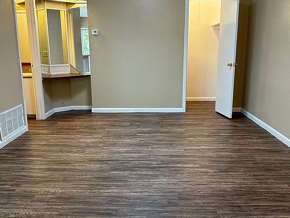 3rd image of 501 E Houston St #4