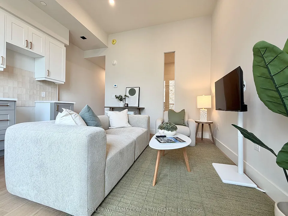 56 York Blvd #204