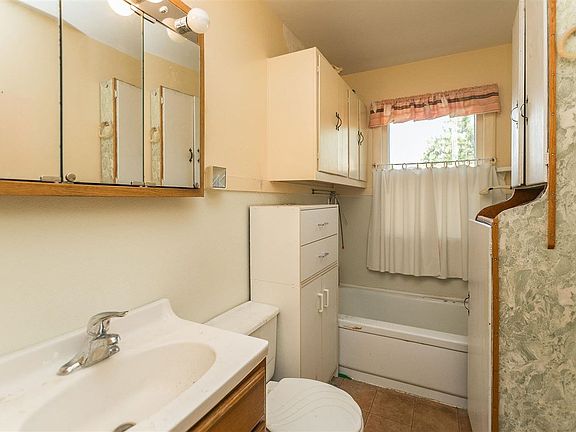 5th image of 303 7th St