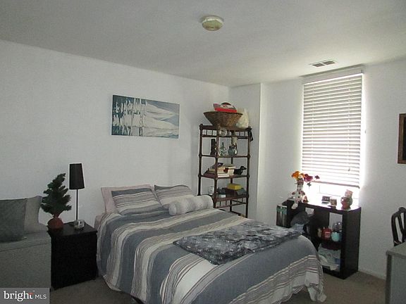 2nd image of 403 Catharine St #1