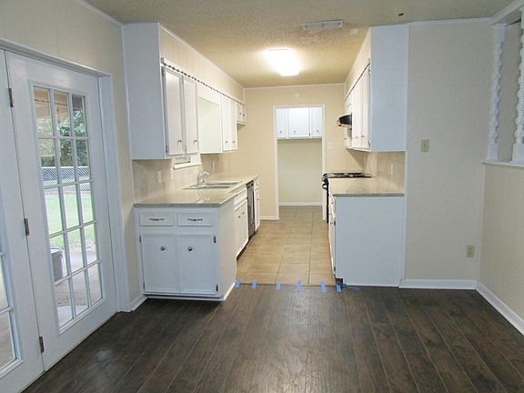 3rd image of 258 Davis Ave