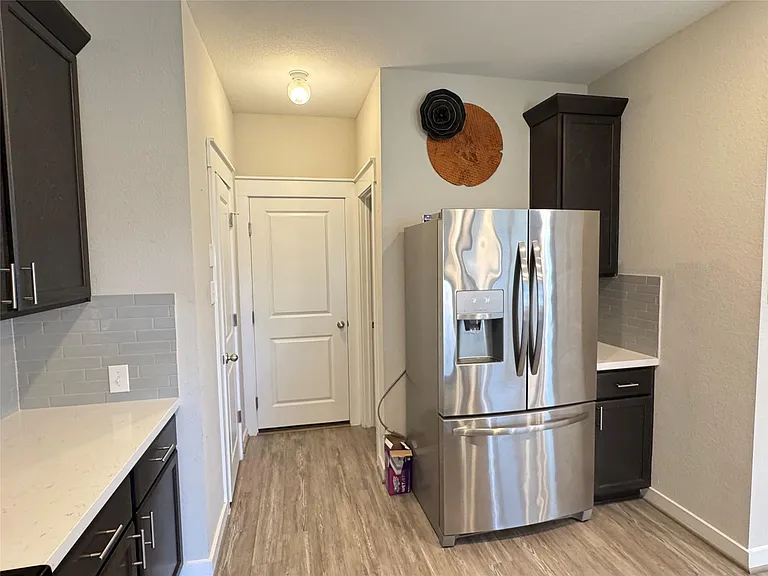 2328 Calvert Dr — Photo 11