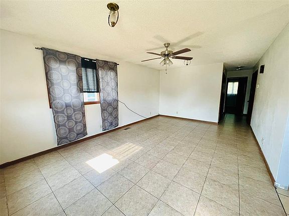 2nd image of 1123 Hillcrest Dr
