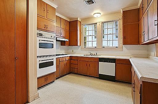 5th image of 2418 Joseph St