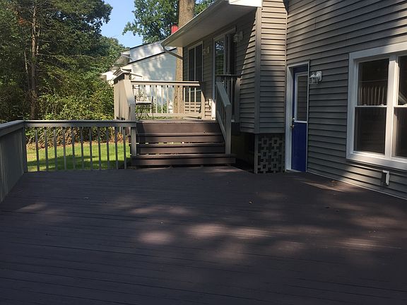 3rd image of 22 Roslyn Ln