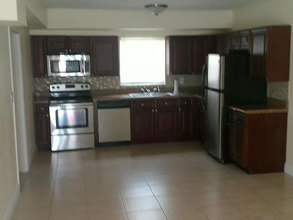 3rd image of 117 SE 12th Ave