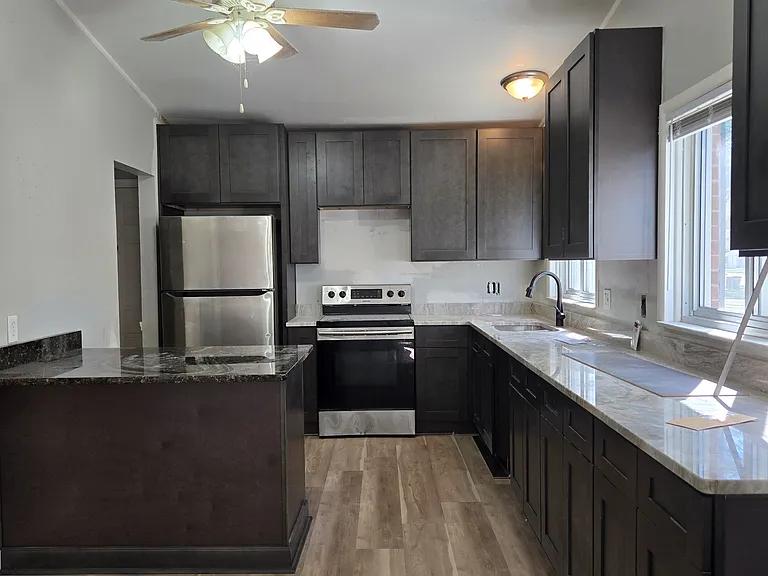 8952 Harvey St — Photo 2