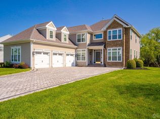 14 Dogwood Dr, Plainsboro, NJ 08536