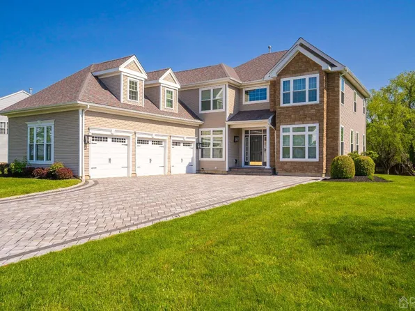 14 Dogwood Dr, Plainsboro, NJ 08536