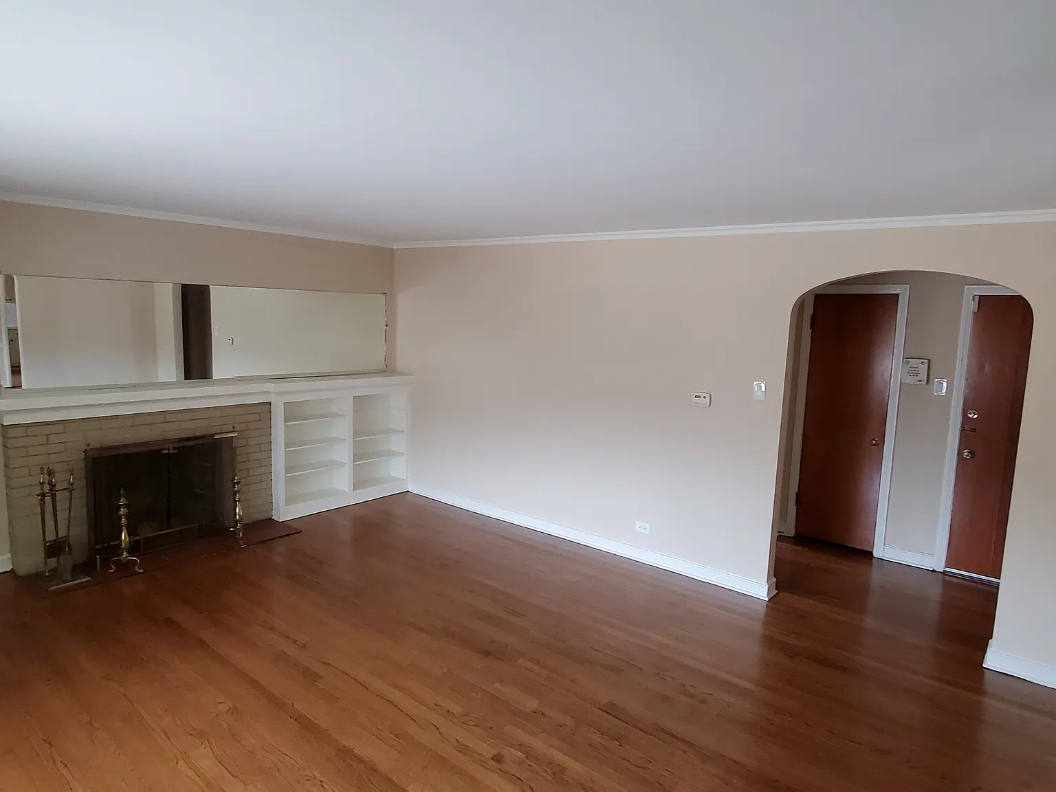 3 bed, 1300 sqft, $1,700 — Photo 1