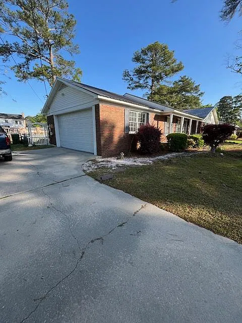 3 bed, 2100 sqft, $1,900 — Photo 2